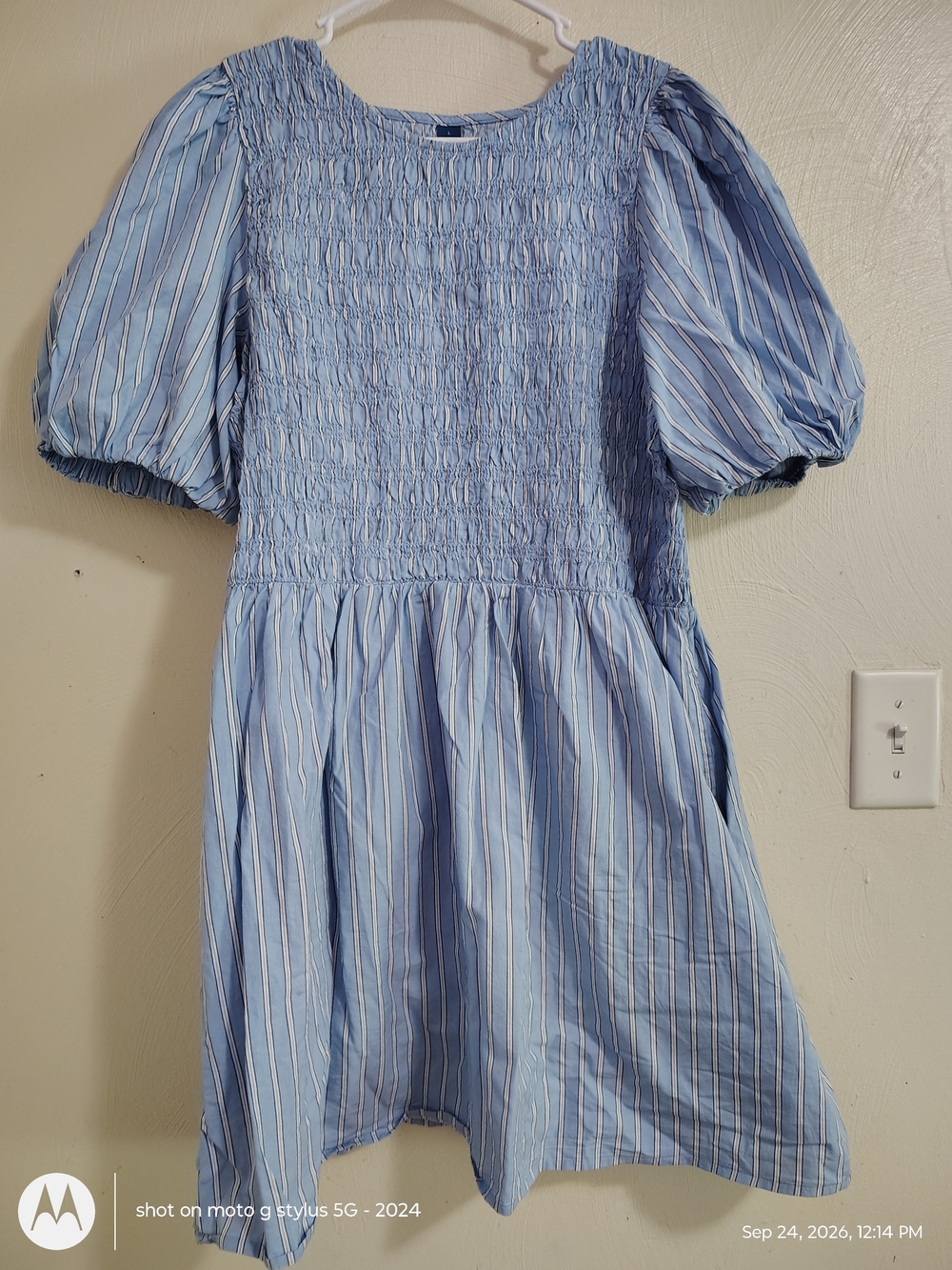 Light Blue Striped Smocked Puff-Sleeve Women's Dress Old Navy Size Large